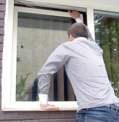 Furt din locuinţă investigat de poliţiştii din Valu lui Traian